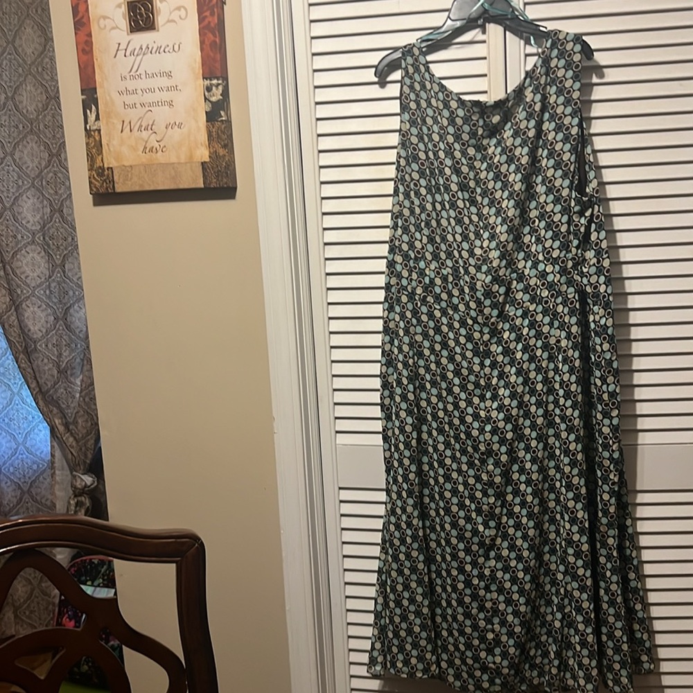 A woman dress set - Picture 3 of 5